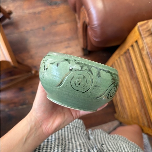Vintage Signed studio pottery Green Ceramic Swirl Bowl - Picture 3 of 7